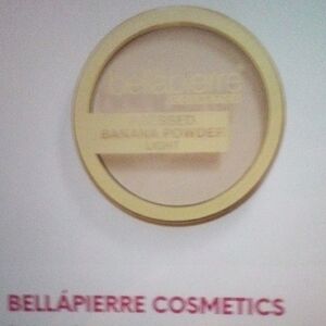 NEW BELLAPIERRE COSMETICS Banana Setting pressed Powder In Light - Full Size